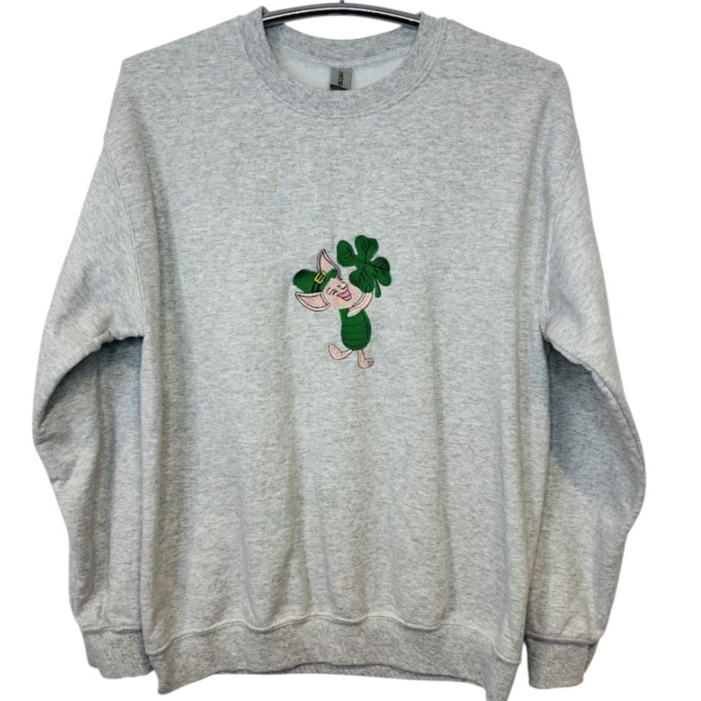 St. Patty’s Day Themed Embroidered Women’s Gray Crewneck Sweatshirt Size Medium